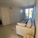 Giens, A Pied, Jardin Prive Apartment