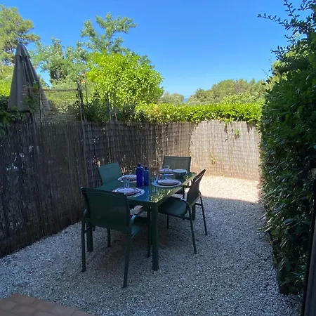 Апартаменты Giens, A Pied, Jardin Prive